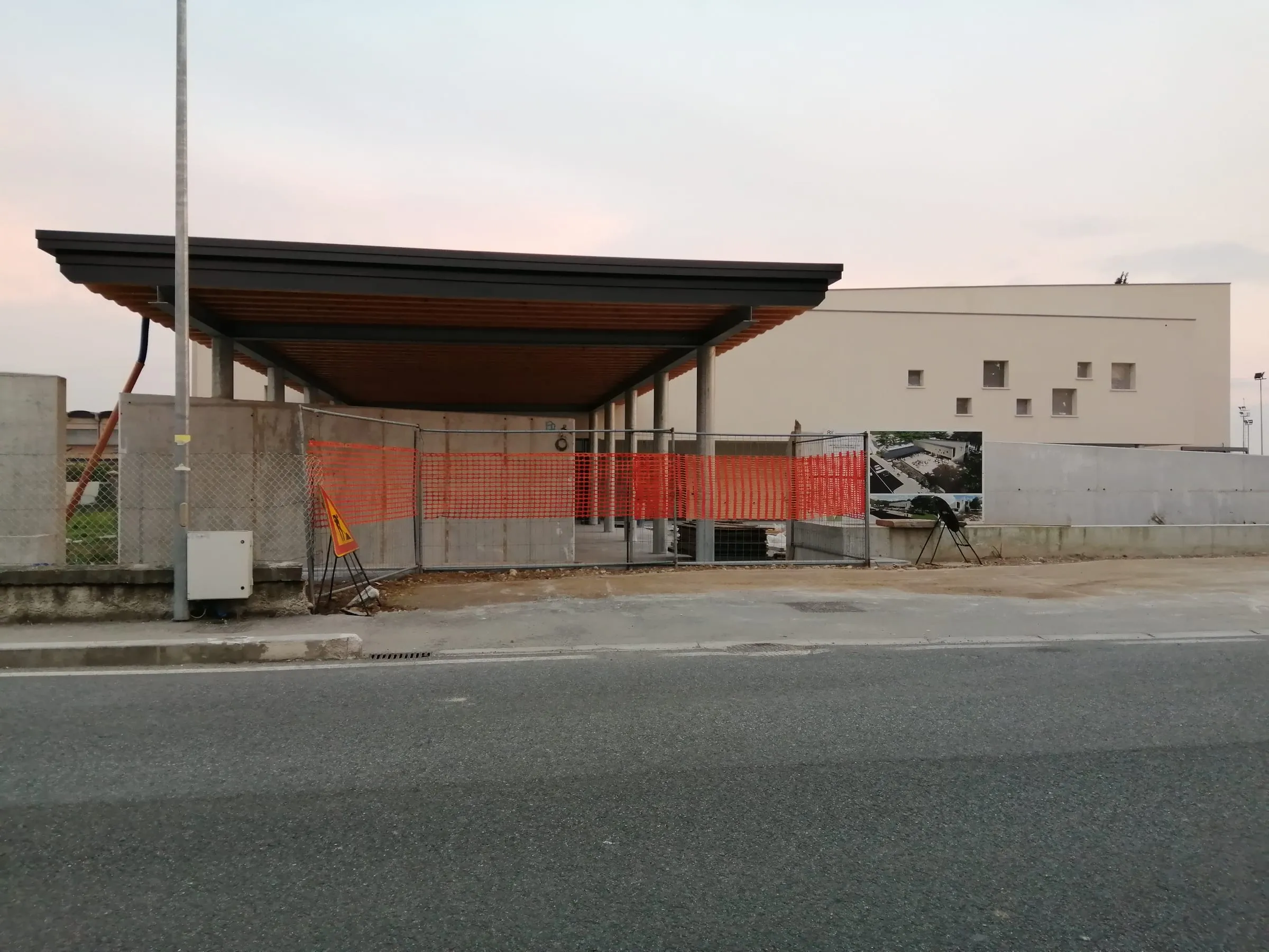 Oratorio di Caselle, pensilina d’ingresso in cantiere